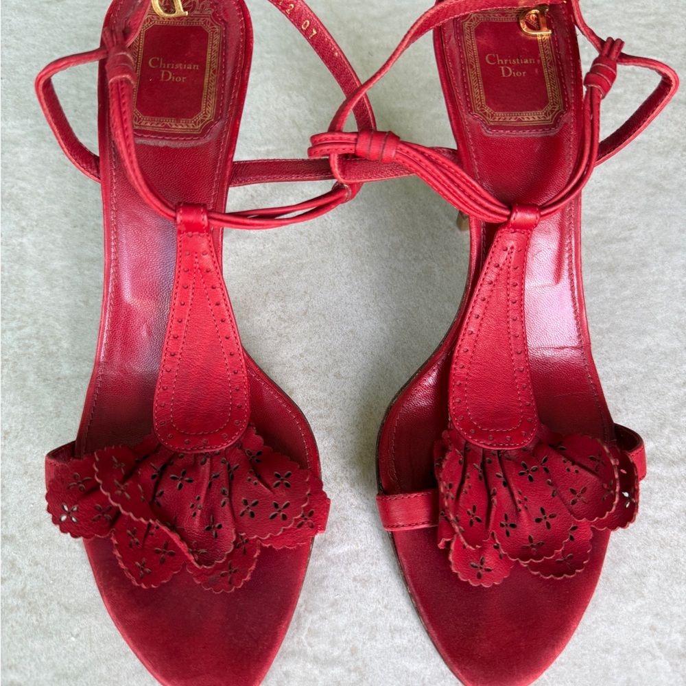 CD Galliano Era Cutwork Floral T-Strap Heels Rare Archival
❤️